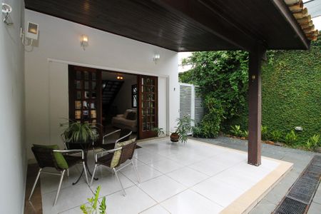 Casa para alugar com 479m², 6 quartos e 3 vagasVaranda