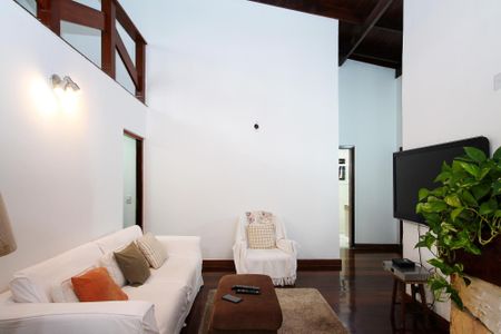 Casa para alugar com 479m², 6 quartos e 3 vagasSala de TV