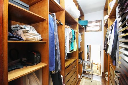 Casa para alugar com 479m², 6 quartos e 3 vagasCloset Suíte 2