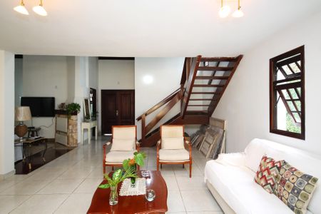 Sala de casa para alugar com 6 quartos, 479m² em Vila Santo Antônio, Cotia