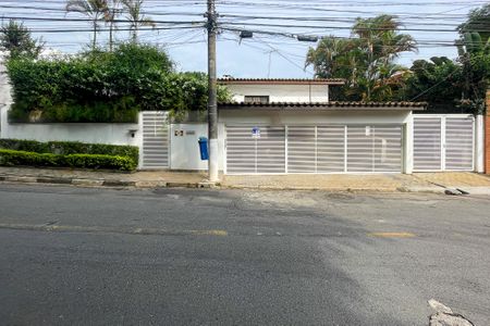 Casa para alugar com 479m², 6 quartos e 3 vagasFachada