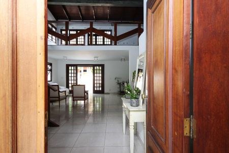 Casa para alugar com 479m², 6 quartos e 3 vagasEntrada