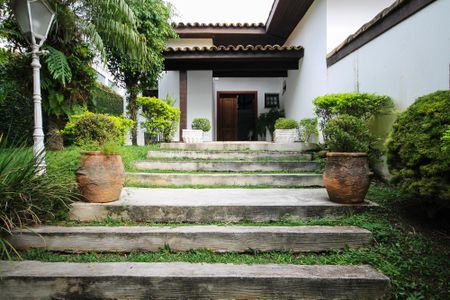 Casa para alugar com 479m², 6 quartos e 3 vagasEntrada