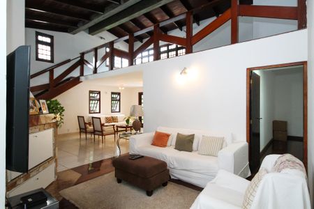 Casa para alugar com 479m², 6 quartos e 3 vagasSala de TV