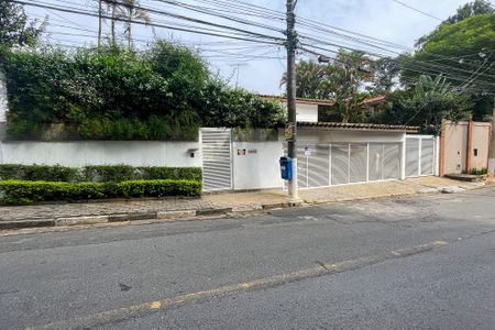 Casa para alugar com 479m², 6 quartos e 3 vagasFachada