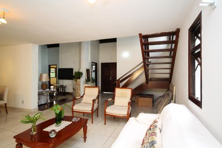 Casa para alugar com 479m², 6 quartos e 3 vagasSala