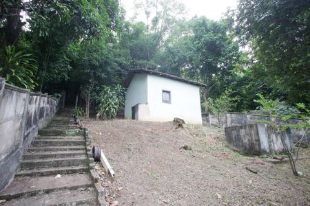 Casa à venda com 244m², 4 quartos e 3 vagas Casa à venda com 244m², 4 quartos e 3 vagasQuintal