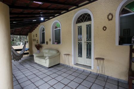 Casa à venda com 244m², 4 quartos e 3 vagas Casa à venda com 244m², 4 quartos e 3 vagasÁrea Externa