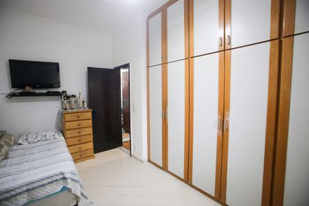 Casa à venda com 244m², 4 quartos e 3 vagas Casa à venda com 244m², 4 quartos e 3 vagasQuarto 3
