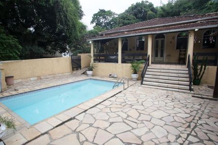 Casa à venda com 244m², 4 quartos e 3 vagas Casa à venda com 244m², 4 quartos e 3 vagasÁrea Externa