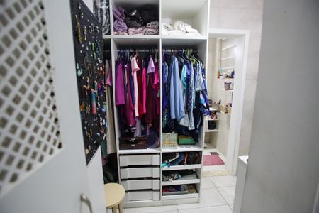 Casa à venda com 244m², 4 quartos e 3 vagas Casa à venda com 244m², 4 quartos e 3 vagasSuíte