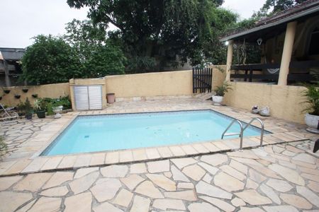 Casa à venda com 244m², 4 quartos e 3 vagas Casa à venda com 244m², 4 quartos e 3 vagasÁrea Externa