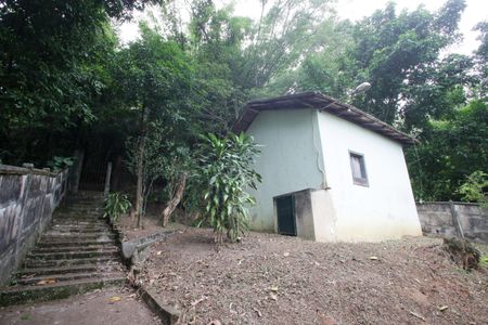 Casa à venda com 244m², 4 quartos e 3 vagas Casa à venda com 244m², 4 quartos e 3 vagasQuintal