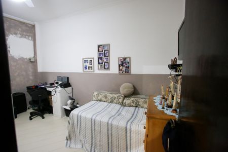 Casa à venda com 244m², 4 quartos e 3 vagas Casa à venda com 244m², 4 quartos e 3 vagasQuarto 3