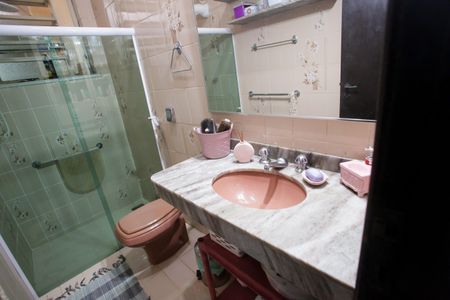 Casa à venda com 244m², 4 quartos e 3 vagas Casa à venda com 244m², 4 quartos e 3 vagasBanheiro