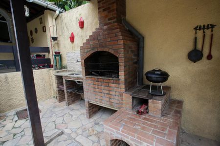 Casa à venda com 244m², 4 quartos e 3 vagas Casa à venda com 244m², 4 quartos e 3 vagasÁrea Externa