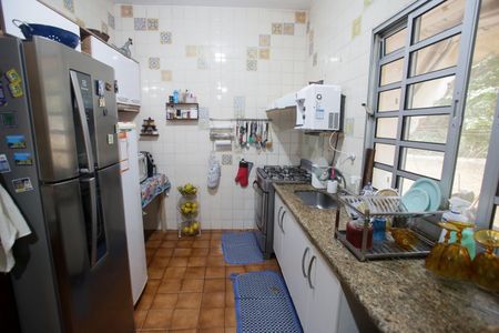 Casa à venda com 244m², 4 quartos e 3 vagas Casa à venda com 244m², 4 quartos e 3 vagasCozinha