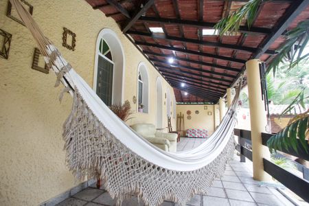 Casa à venda com 244m², 4 quartos e 3 vagas Casa à venda com 244m², 4 quartos e 3 vagasVaranda