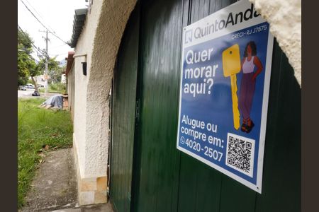 Casa à venda com 244m², 4 quartos e 3 vagas Casa à venda com 244m², 4 quartos e 3 vagasPlaca