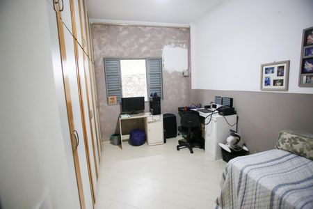 Casa à venda com 244m², 4 quartos e 3 vagas Casa à venda com 244m², 4 quartos e 3 vagasQuarto 3