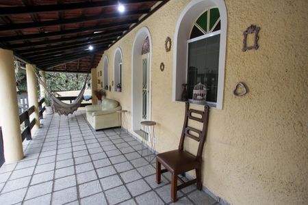 Casa à venda com 244m², 4 quartos e 3 vagas Casa à venda com 244m², 4 quartos e 3 vagasVaranda