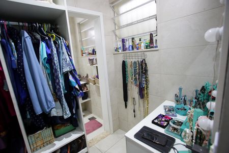 Casa à venda com 244m², 4 quartos e 3 vagas Casa à venda com 244m², 4 quartos e 3 vagasSuíte