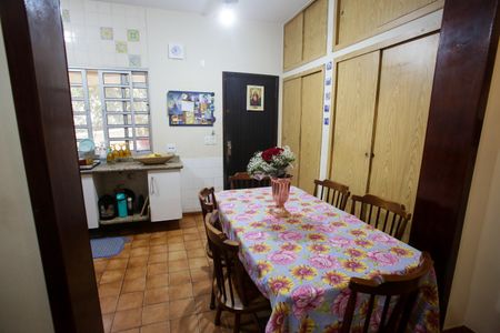 Casa à venda com 244m², 4 quartos e 3 vagas Casa à venda com 244m², 4 quartos e 3 vagasCozinha