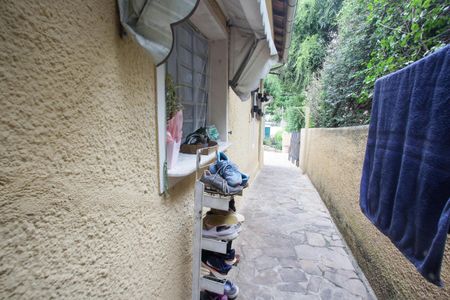 Casa à venda com 244m², 4 quartos e 3 vagas Casa à venda com 244m², 4 quartos e 3 vagasVaranda