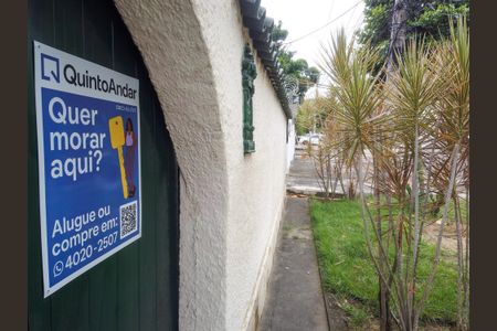 Casa à venda com 244m², 4 quartos e 3 vagas Casa à venda com 244m², 4 quartos e 3 vagasPlaca