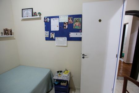 Casa à venda com 244m², 4 quartos e 3 vagas Casa à venda com 244m², 4 quartos e 3 vagasQuarto 1