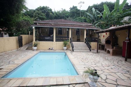 Casa à venda com 244m², 4 quartos e 3 vagas Casa à venda com 244m², 4 quartos e 3 vagasÁrea Externa