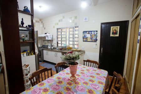 Casa à venda com 244m², 4 quartos e 3 vagas Casa à venda com 244m², 4 quartos e 3 vagasCozinha