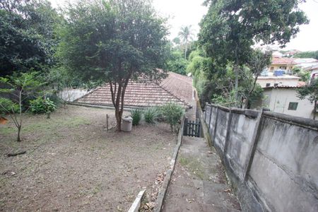 Casa à venda com 244m², 4 quartos e 3 vagas Casa à venda com 244m², 4 quartos e 3 vagasQuintal