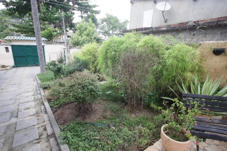 Casa à venda com 244m², 4 quartos e 3 vagas Casa à venda com 244m², 4 quartos e 3 vagasQuintal