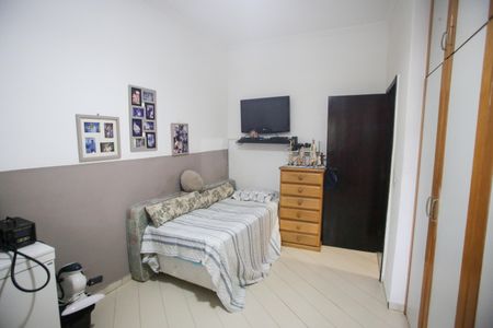 Casa à venda com 244m², 4 quartos e 3 vagas Casa à venda com 244m², 4 quartos e 3 vagasQuarto 3