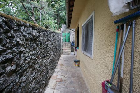 Casa à venda com 244m², 4 quartos e 3 vagas Casa à venda com 244m², 4 quartos e 3 vagasVaranda