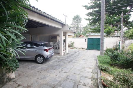 Casa à venda com 244m², 4 quartos e 3 vagas Casa à venda com 244m², 4 quartos e 3 vagasGaragem