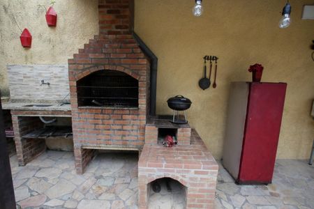 Casa à venda com 244m², 4 quartos e 3 vagas Casa à venda com 244m², 4 quartos e 3 vagasÁrea Externa