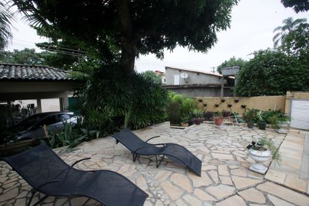 Casa à venda com 244m², 4 quartos e 3 vagas Casa à venda com 244m², 4 quartos e 3 vagasÁrea Externa