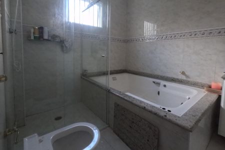 Casa para alugar com 290m², 4 quartos e 3 vagasBanheiro da Suíte 3 - 1º Piso