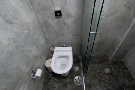 Casa para alugar com 290m², 4 quartos e 3 vagasBanheiro da Suíte 2 (Closet) - 1º Piso