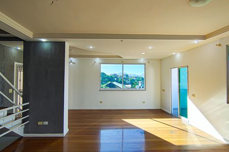 Casa de condomínio à venda com 350m², 3 quartos e 2 vagasSala