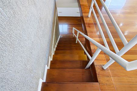 Casa de condomínio à venda com 350m², 3 quartos e 2 vagasEscada