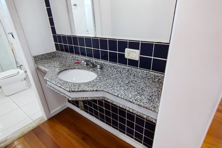 Casa de condomínio à venda com 350m², 3 quartos e 2 vagasBanheiro Social