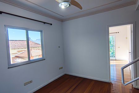 Casa de condomínio à venda com 350m², 3 quartos e 2 vagasCorredor