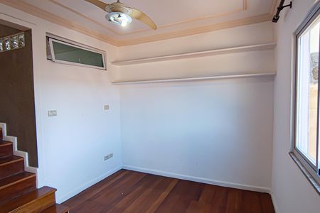 Casa de condomínio à venda com 350m², 3 quartos e 2 vagasCorredor