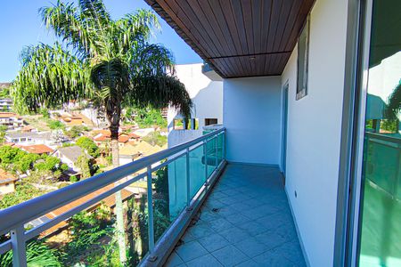 Casa de condomínio à venda com 350m², 3 quartos e 2 vagasVaranda do Quarto 1 e 2