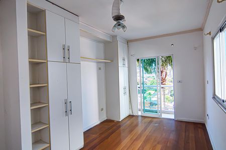 Casa de condomínio à venda com 350m², 3 quartos e 2 vagasSuíte