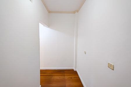 Casa de condomínio à venda com 350m², 3 quartos e 2 vagasEscritório