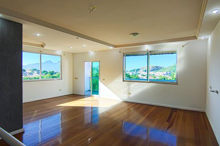 Casa de condomínio à venda com 350m², 3 quartos e 2 vagasSala